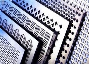 Сетка металла нержавеющей стали 304 316 пефорированная вокруг квадратного отверстия слота