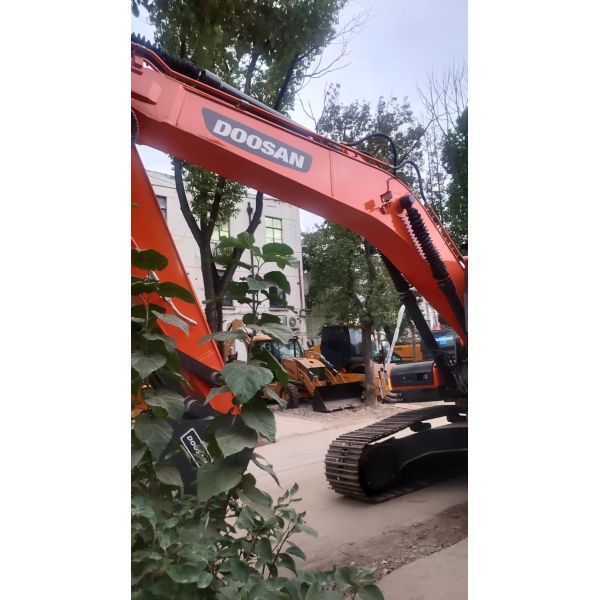 High Cost-Effective Used Doosan DX225LC Excavator 22000 kg for Earthwork and Stone Engineering