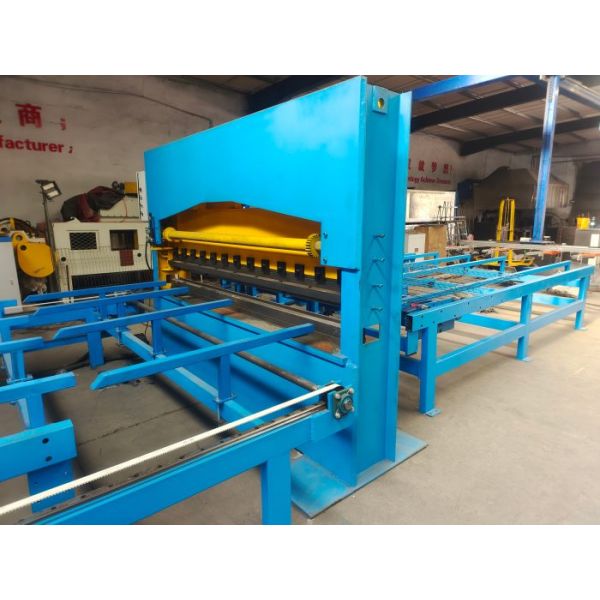 Capacity 60 Pcs Mesh Size 50*200mm Servo Motor 3.5kw Fence Mesh Welding Machine