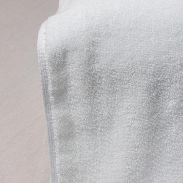 Полотенце белизны снега воды подшитое вещество-поглотителем