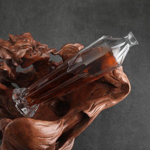 Fabrication d'emballages de bouteilles de vodka sur mesure dans des variations de couleur sur mesure