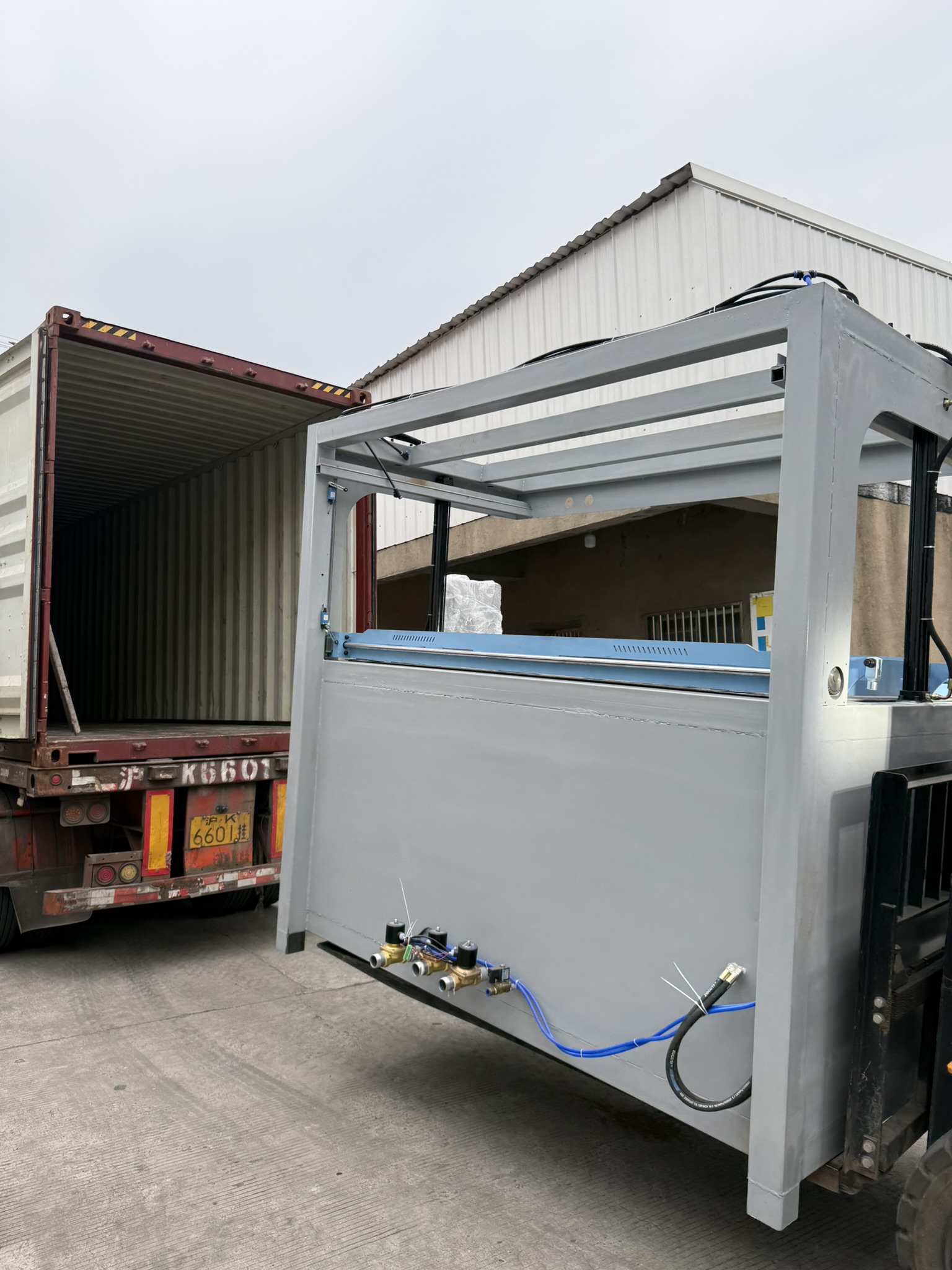 Low Price Thick sheet vacuum forming machine China