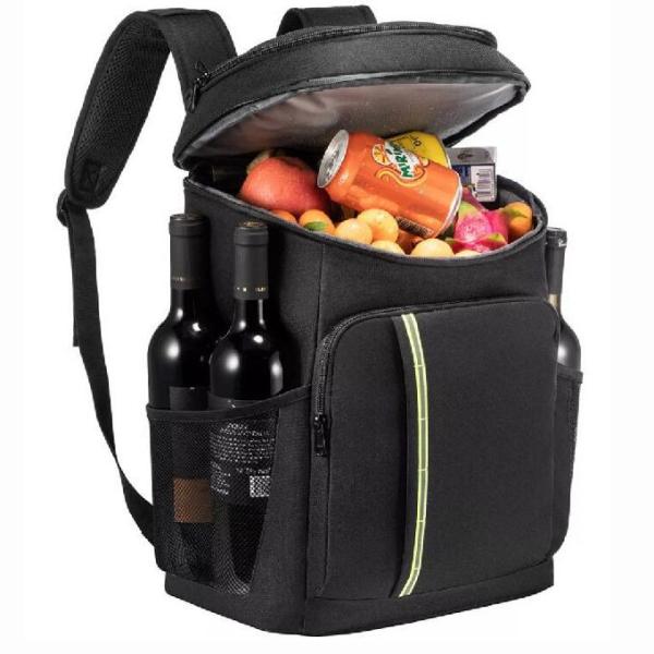 Сумки охладителя перемещения женщин людей течебезопасные участвуют в пикнике располагаясь лагерем рыбная ловля пляжа