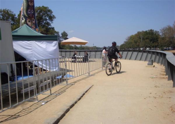 360 Degree Full Welded Metal Tube Crowd Control Barrier For Trafiice Road Safety