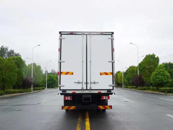 5 Ton JAC Refrigerated Box Truck 19CBM Cold Chain Transport Vehicle