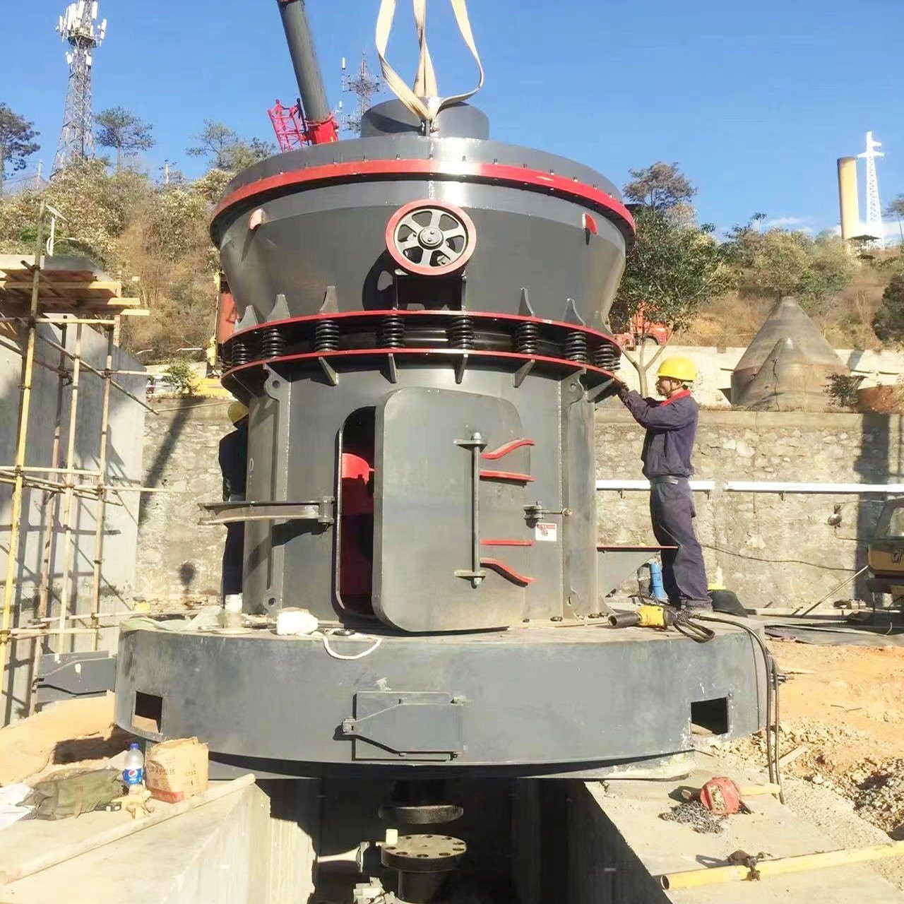 Limestone Cement Clinker Raymond Grinding Mill with Overall Dimension 9200*7250*9700mm
