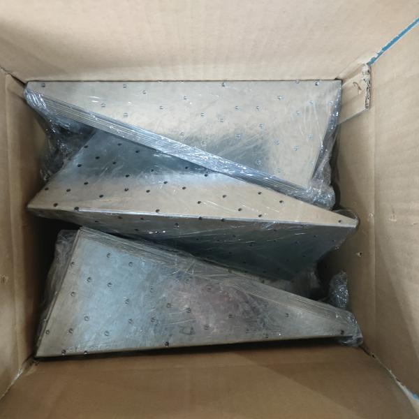 Fixer les poutres et les chevrons connecteurs en bois 240 mm