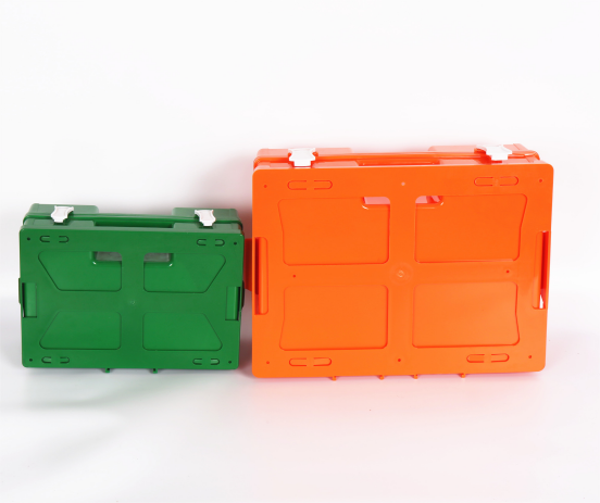 бортовая аптечка установленная стеной скорой помощи офиса 10 человеков коробки случая спорта места 5 10 неотложных снабжений человека ставит в скобки трудный c