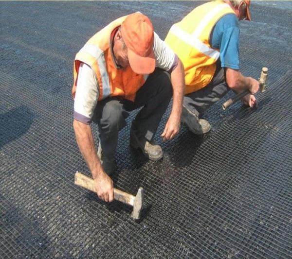 50kn/M-200kn/M Self Adhesive Fiberglass Geogrid com Asphalt Coating