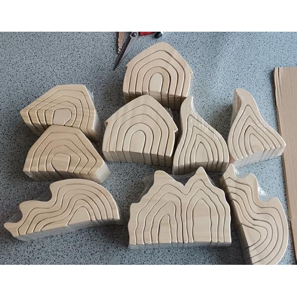 L'arc-en-ciel 35.5cm a coloré le grand bébé en bois de blocs constitutifs