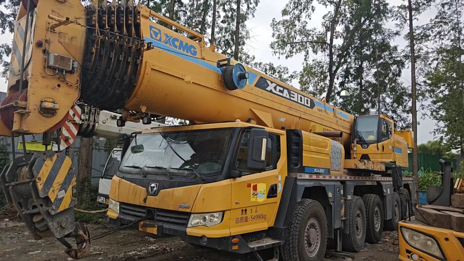 Продажа Zoomlion XCA220 220 тонн Мобильный грузовой кран 6-секционный бум Использовано 2012 местоположение