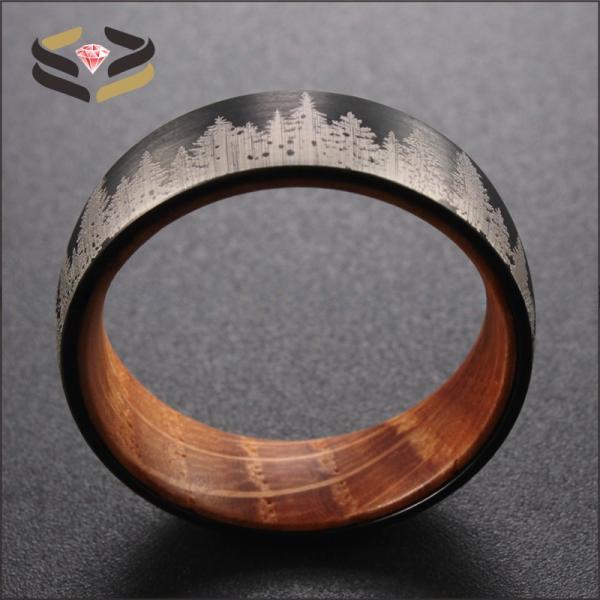Anillo de boda de tungsteno para hombre Black Forest Mountain, forma de diamante, 8 mm, con forro de madera de barril de whisky