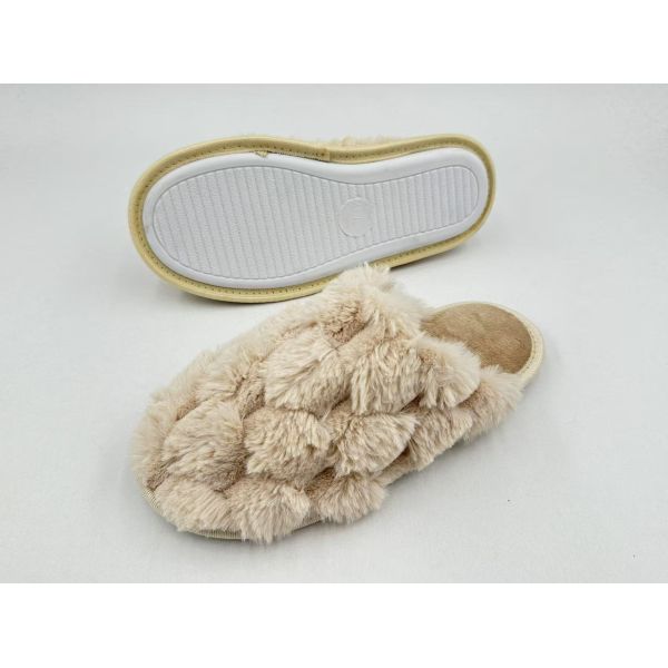 ODM OEM  Womens House Slippers With Different Cuts And Materials