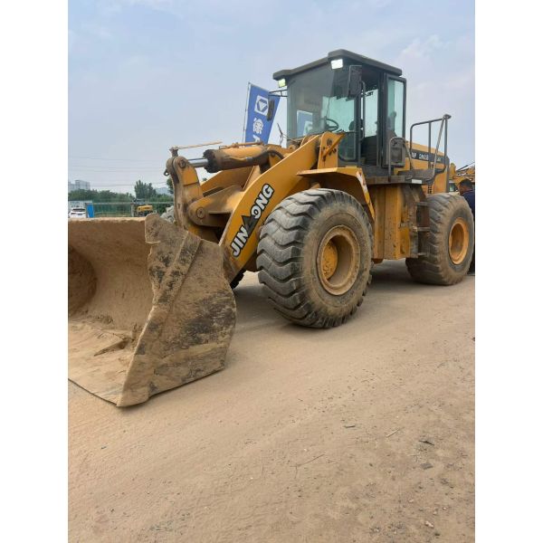 Premium Used Jingong 757 Loader, equipped with classic Weichai power and brand-new tires, delivering efficient and worry-free construction performance.