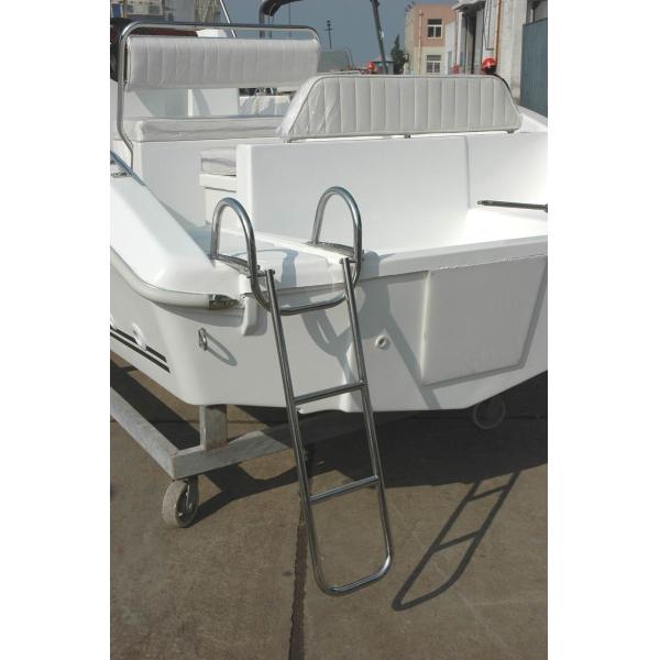 Environmentally Friendly Simple Pleasure Yacht White 5.8 M With Center Console