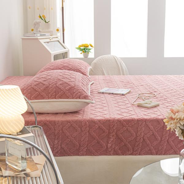 Однокомпонентное зимнее теплое коралловое бархатное постельное покрытие с непроскальзывающей ковровой ковровой дорожкой