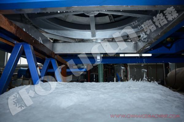 Venda direta por máquina de gelo em flocos de 10 T com modo de arrefecimento A/W e tensão 380v/50hz/3p