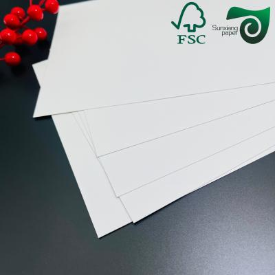 FBB SBS Carton ivoire C1S Carton d'art Jumbo Rolls 250gm Largesses polyvalentes pour l'impression d'emballages
