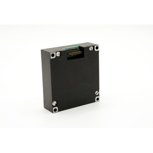 Движущийся беспилотный летательный аппарат с динамическим волоконно-оптическим гироскопом для стабилизации инерциальной платформы