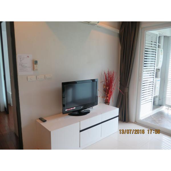 Cheap Hotel Apartment furniture set by White melamine Quenn size bed and TV stand Cabinet