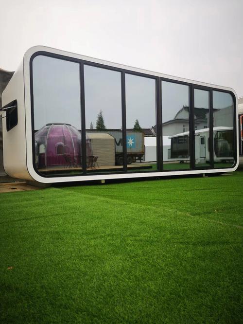Modern Portable Mobile Apple Cabin House Factory Direct Sale Waterproof Container Material for Camping or Hotel Use