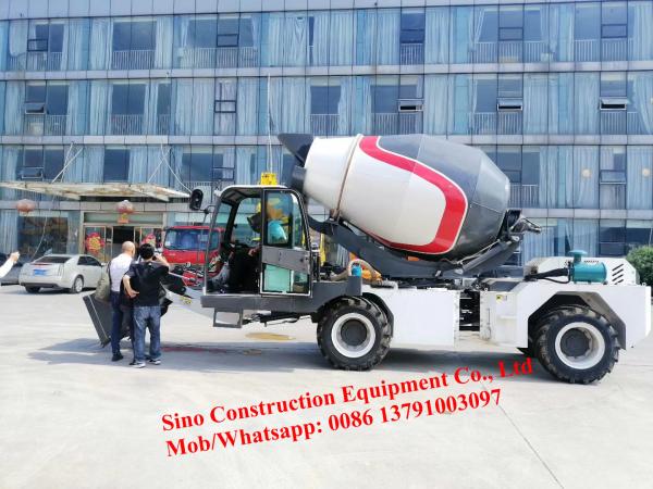 auto 4x2 diesel móvel que carrega o caminhão do misturador 4m3 concreto