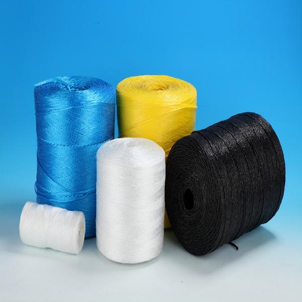 UV Resistant Polypropylene Tying Twine with High Tensile Strength (105KGF - 250KGF) and Customizable Length for Greenhouse and Agriculture