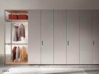 Guarda-roupa moderna e branca personalizada com penas de pele