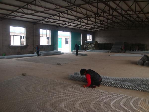china supplier barbed wire chain link fence, stainless steel chain link fence