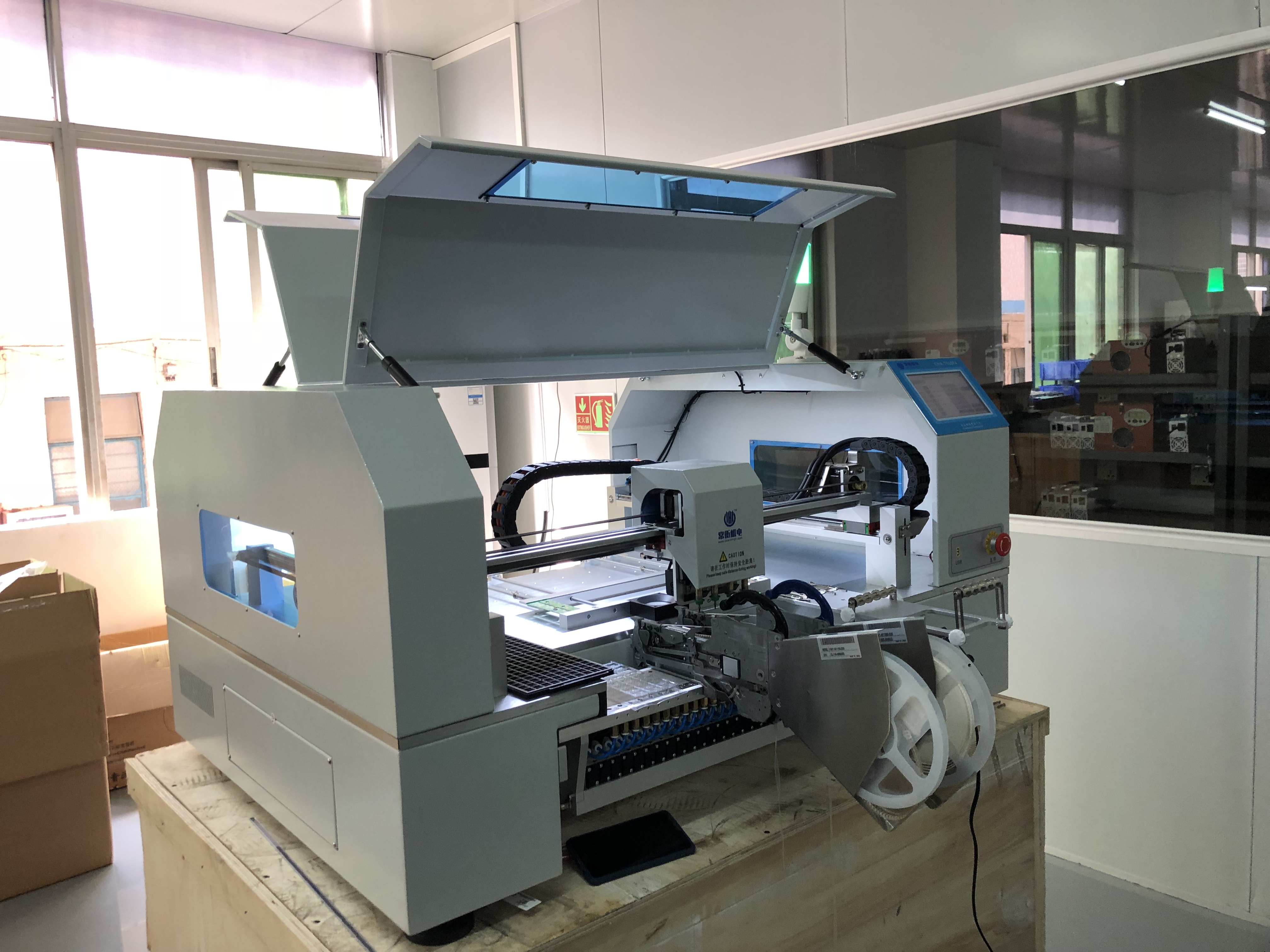 Машина Charmhigh CHMT560P4 SMT P&P, SOP QFN Mounter 0402-5050 обломока SMT