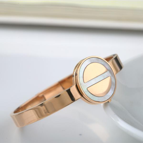 OEM high quality Charm fashion rose gold metal stainless steel bracelet for women Meta and Shell Bracelet