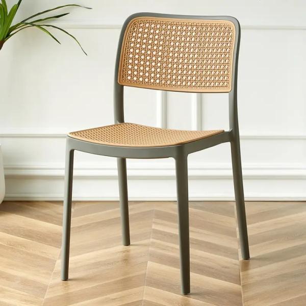PP Plastic Dining Chair for Restaurant and Home Use