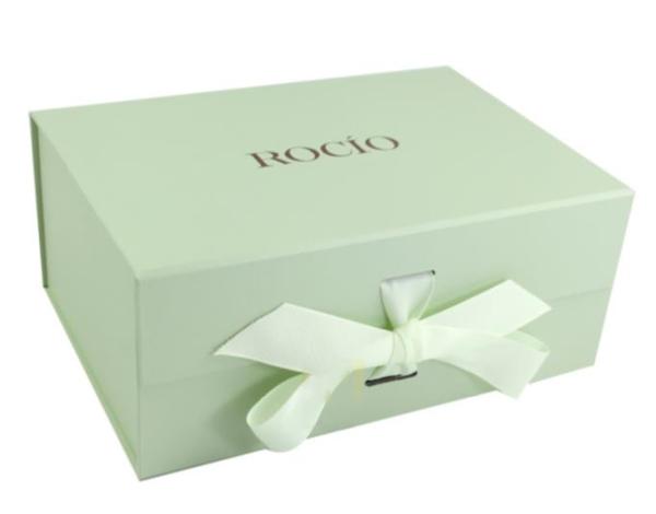 PSD 200g Foldable Cardboard Gift Boxes Printed Ribbon Magnetic Thickness 1.5mm