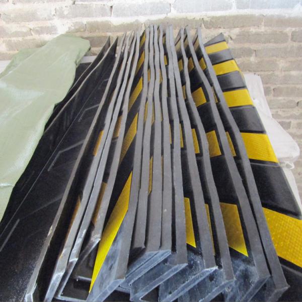 Column Rubber Adhesive Wall Protectors Traffic Safety Equipment