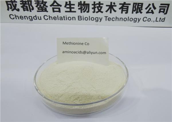 O fertilizante de proteínas de farinha de peixe contém micronutrientes, incluindo cálcio, magnésio, ferro e zinco
