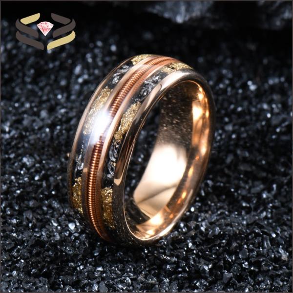 Anillo de la banda de boda de tungsteno para hombres 8mm Oro rosa con tripla guitarra de cuerdas de canal Meteorito de oro incrustación de papel