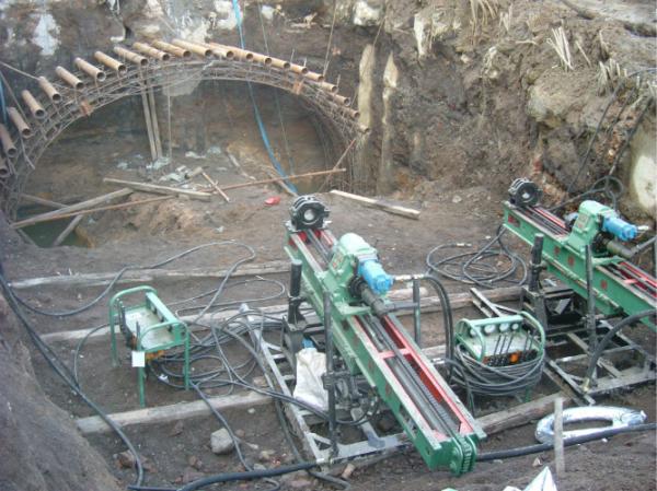 Small Split Well Drilling Rig Slope Construction Light Weight  Φ130~180 Mm Dia