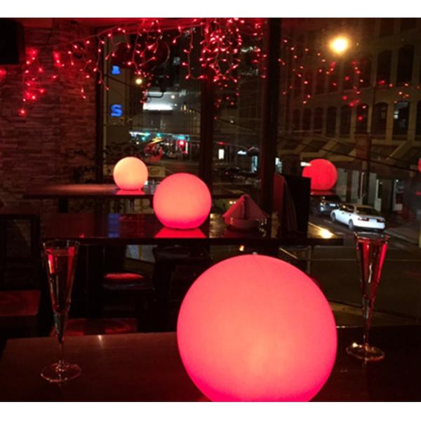 Мулти приведенные цвета освещают вверх диаметр шарика 16