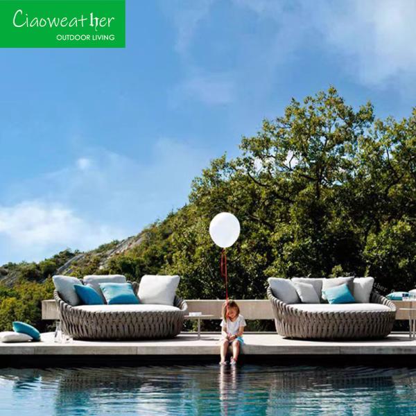 Outdoor Furniture Rattan Round Bed for Villa Sun Room Courtyard Sofa Bed Beach Pool Creative