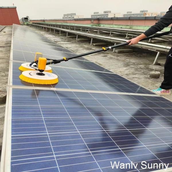 Aumente o seu sistema de energia solar com uma escova de limpeza de painel solar econômica e portátil