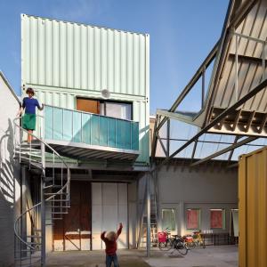 Residential Ready Made Container Homes 4 - 5 Pieces Glass Door With The Yards