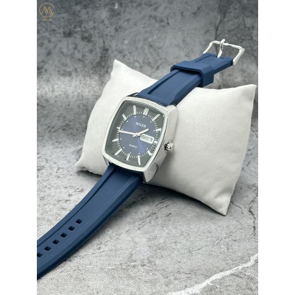 Fashion Stainless Steel Case Double Calendar Watch for Men and Women with Silicone Strap