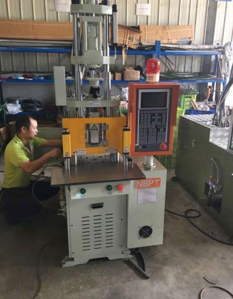 Máquina de moldeo por inyección de plástico micro vertical de 15 t
