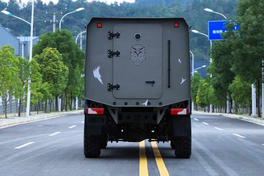 4x4 Off-Road Multi-purpose Square Cabin Personnel Carrier