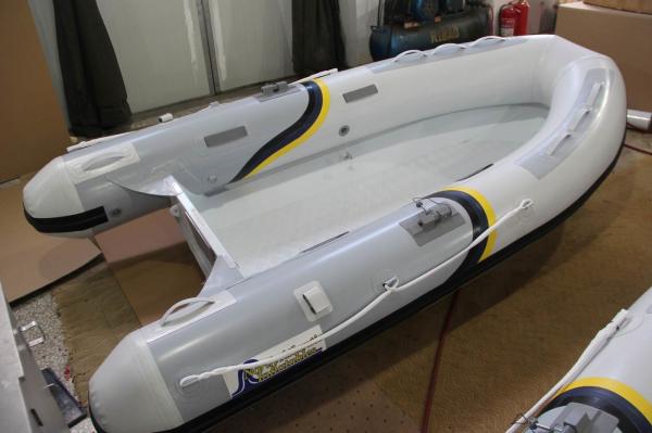 3  Chamber Aluminum Fishing Boats , Durability 330cm Small Aluminum Boats