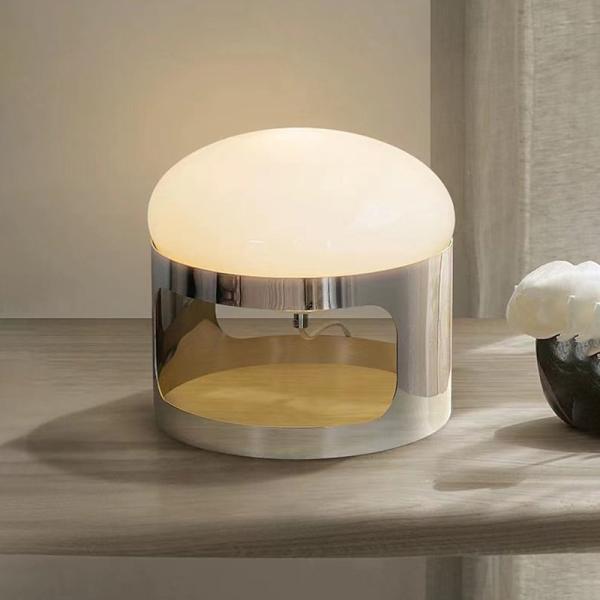 Современный простой скандинавский дизайнер простой серебряный гостиная столик ванная комната столик пристельная лампа