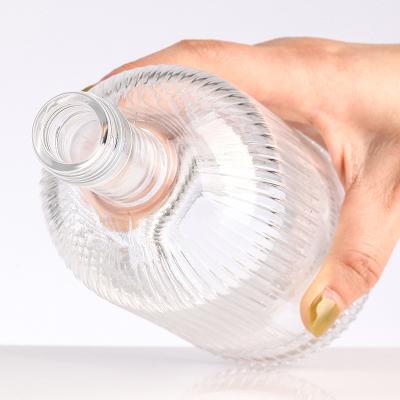 Garrafa de 500 ml de vidro para bebidas alcoólicas com cortiça Material de corpo de vidro de cor personalizada