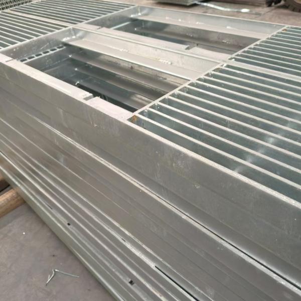 Hot-Dip Galvanized Stainless Steel Grating Corrosion Resistant Protective Ventilation Outdoor Roofing Walkways