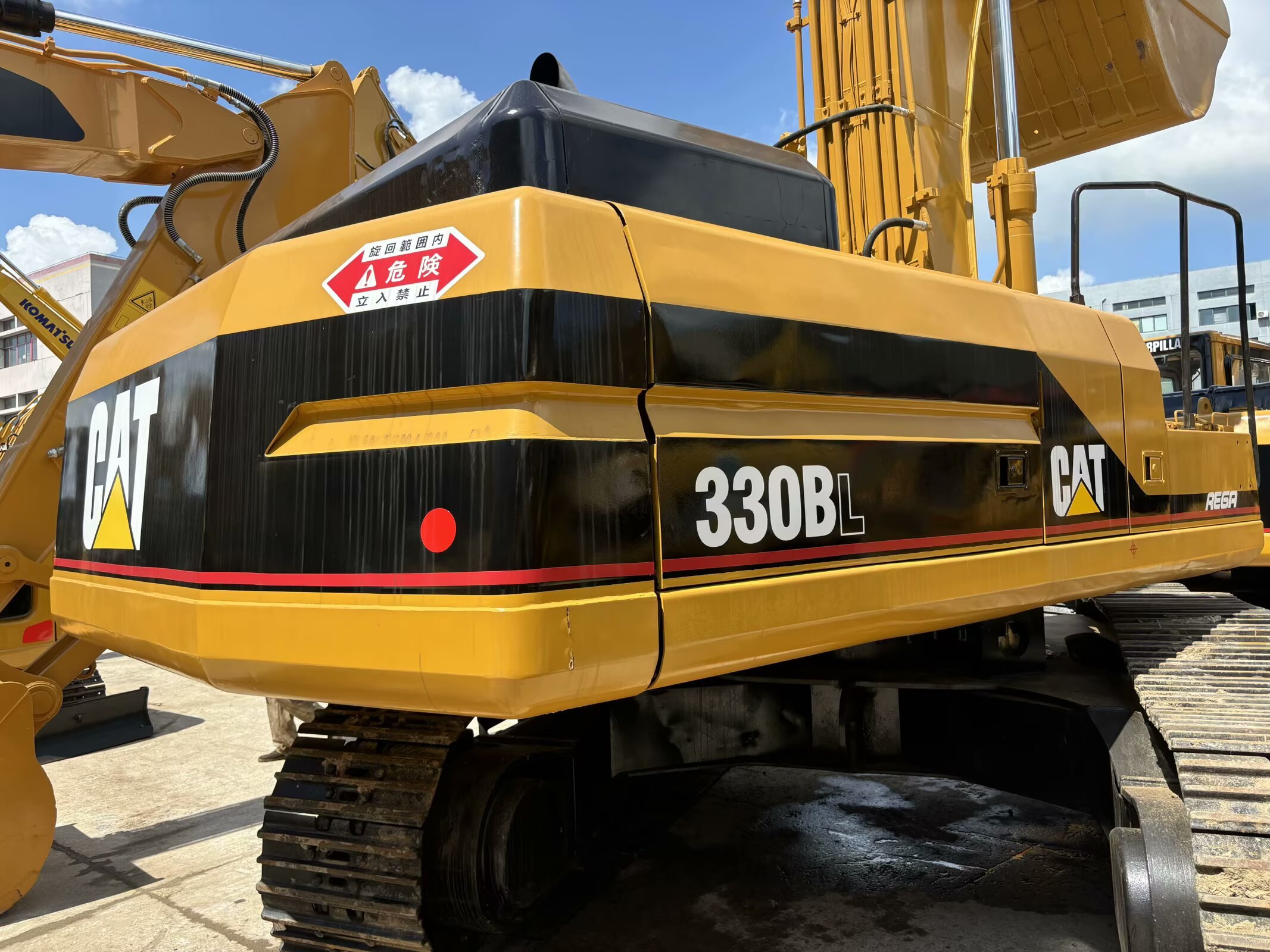 Used CAT 330BL 320BL 320CL 330C 330D Crawler Excavator, Maximum Digging Power, 1.6m³ Heavy-Duty Bucket Machine Excavator