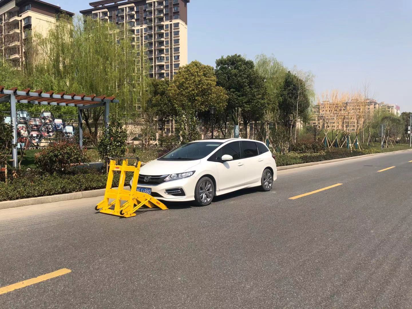 25kg Lightweight Vehicle Security Barrier with 8.7m Stopping Distance and Foldable Design for Work Zone Protection
